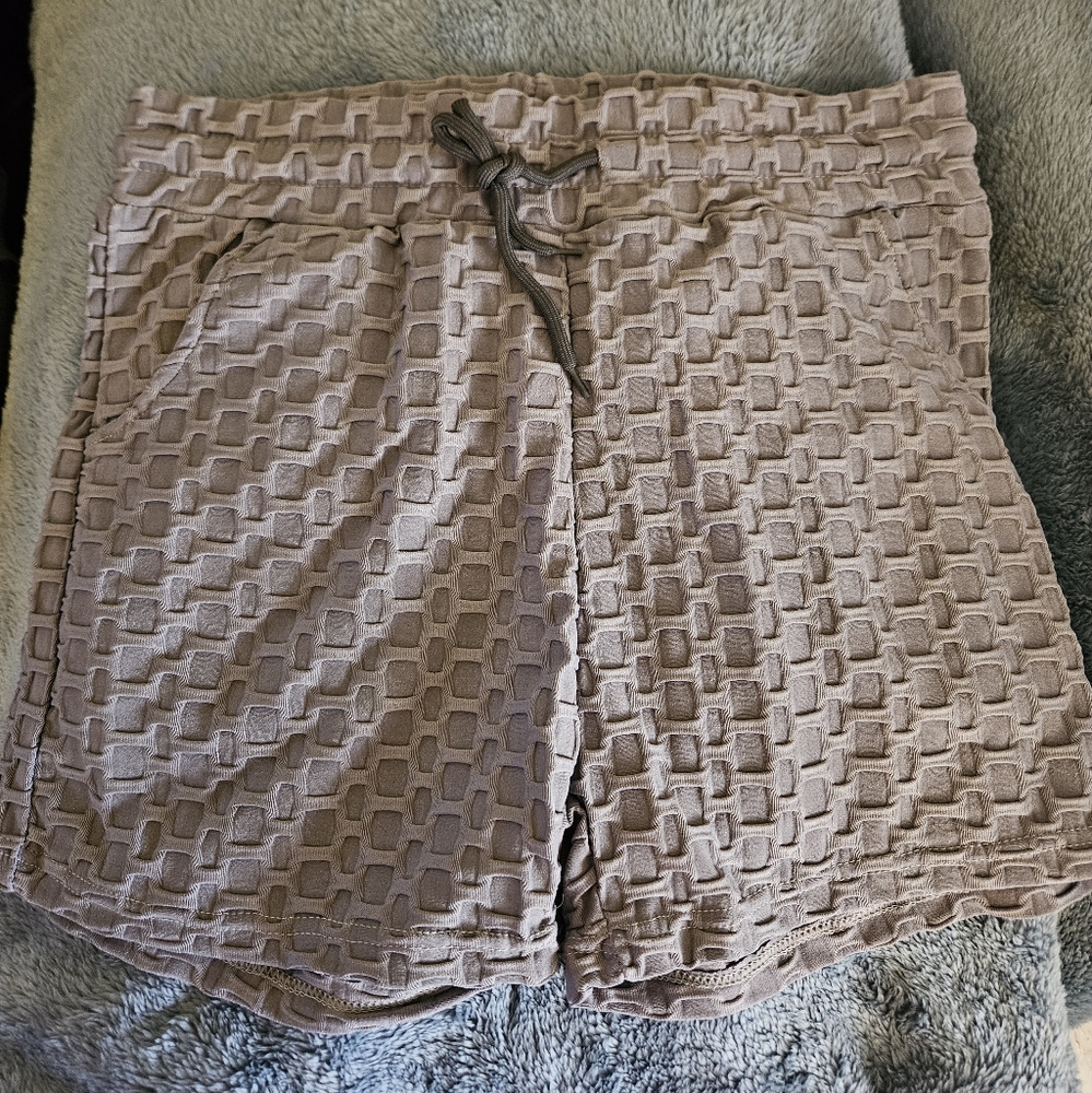 Gray Athletic Shorts with Textured Pattern and Drawstring And Pockets